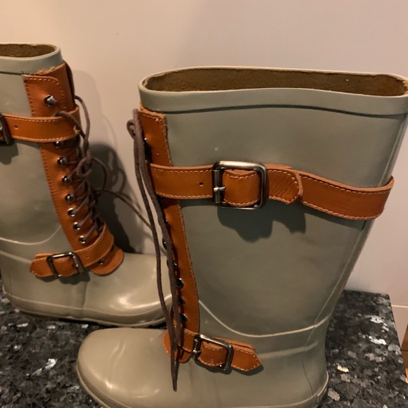 BCBG Boots - Picture 2 of 5